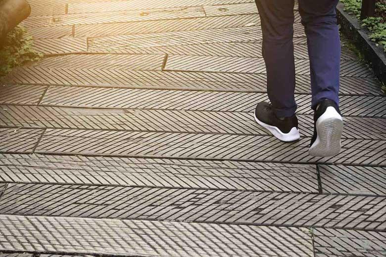 آشنایی با فواید 15 دقیقه پیاده روی روزانه